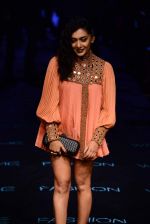 Shweta Salve at Payal Singhal Show at Lakme Fashion Week 2015 Day 4 on 21st March 2015